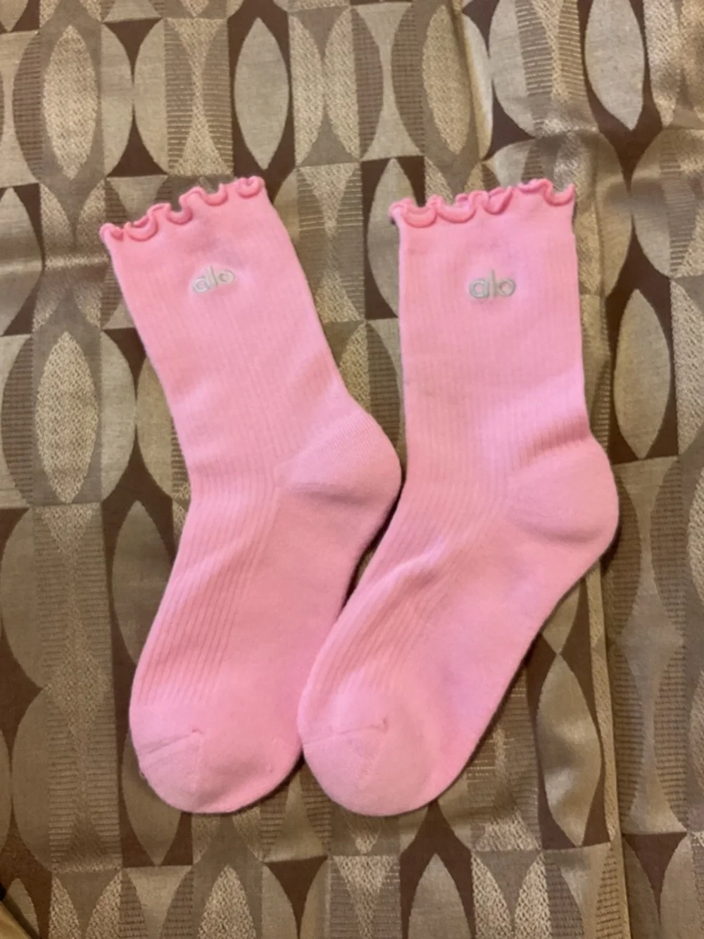 Alo women’s lettuce edge socks new pink m/l tennis gym athletic